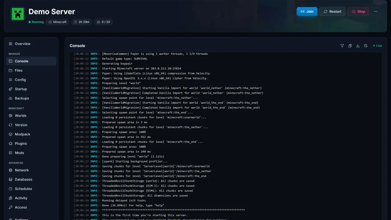 Live serverkonsol i panelen som strömmar loggutdata